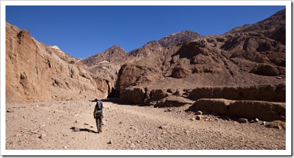 Lisa and Lilia on the way into Natural Bridge Canyon