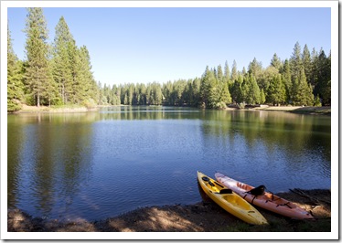 Jenni and Steve take the kayaks out for a paddle