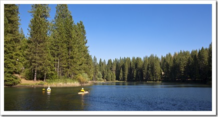 Jenni and Steve take the kayaks out for a paddle